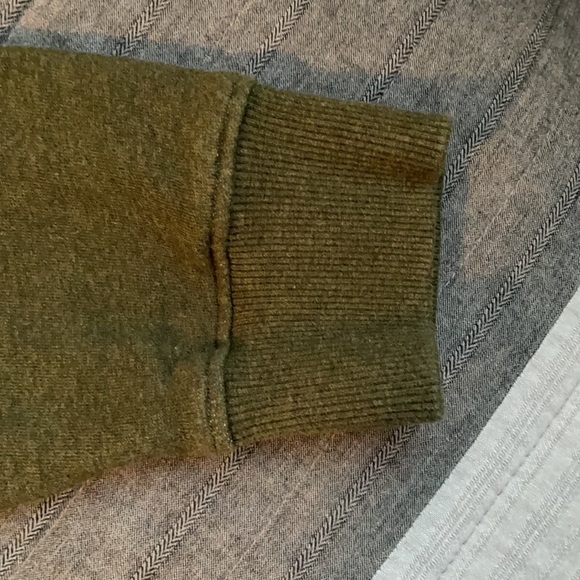 Green Guess Crewneck - Picture 3 of 4